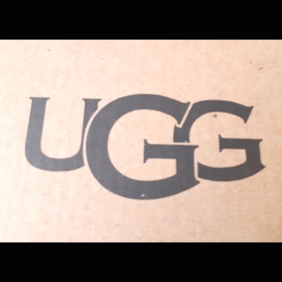 UGG - Picture 10 of 10